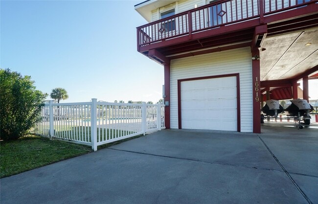 Building Photo - 16619 Bayfront Dr