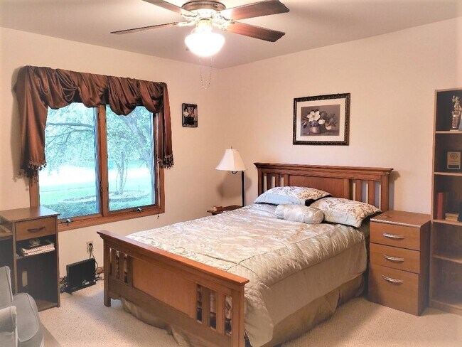 Building Photo - 416 Red Wing Ln