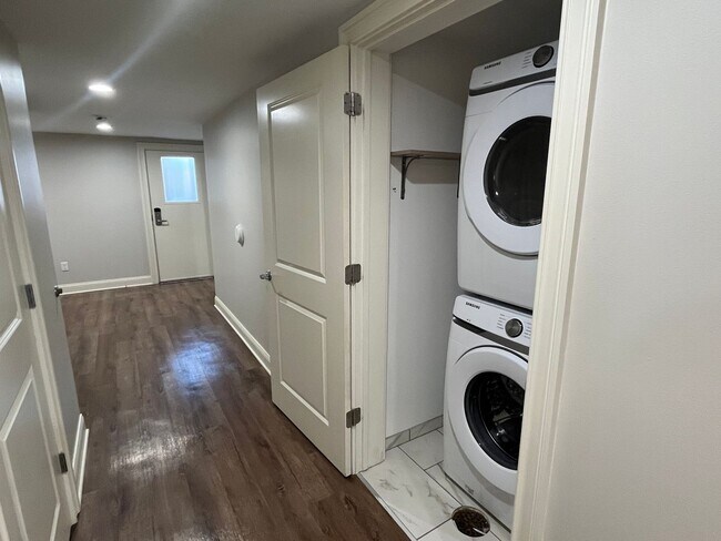 Building Photo - 4459 Swan Ave - Sassafras