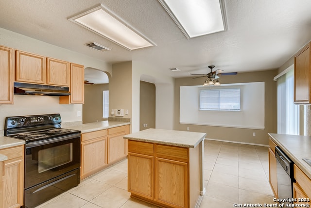 Building Photo - 9042 Camino Rey