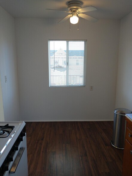 Building Photo - 130 N Ivy Ave