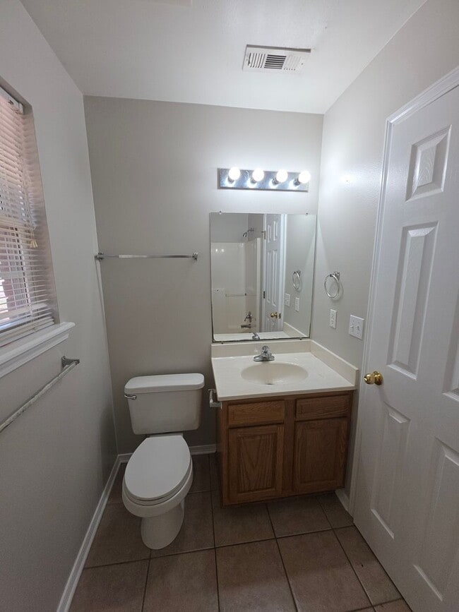 Building Photo - 102 Willow Creek Dr