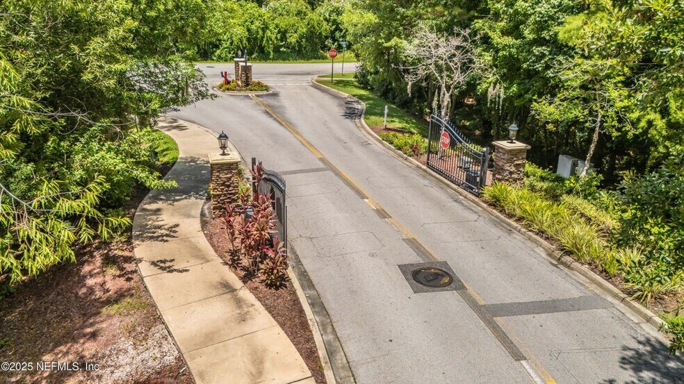 Building Photo - 230 Scrub Jay Dr