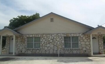 Building Photo - Loy Duplex
