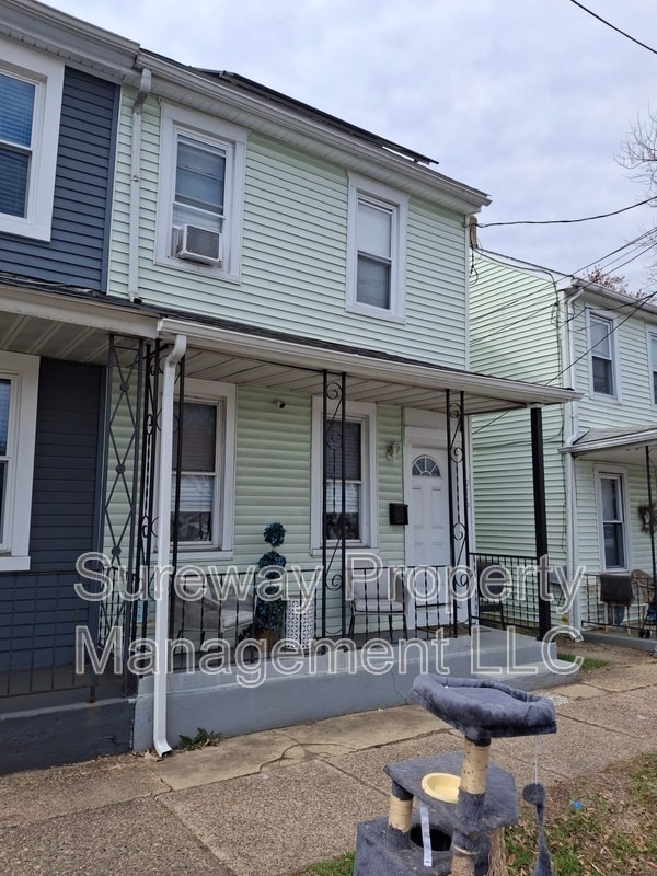 Building Photo - 916 High St