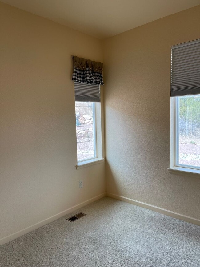 Building Photo - 422 Storm Ridge Dr