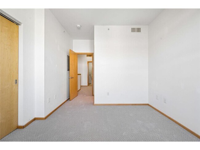 Building Photo - 2818 Aldrich Ave S