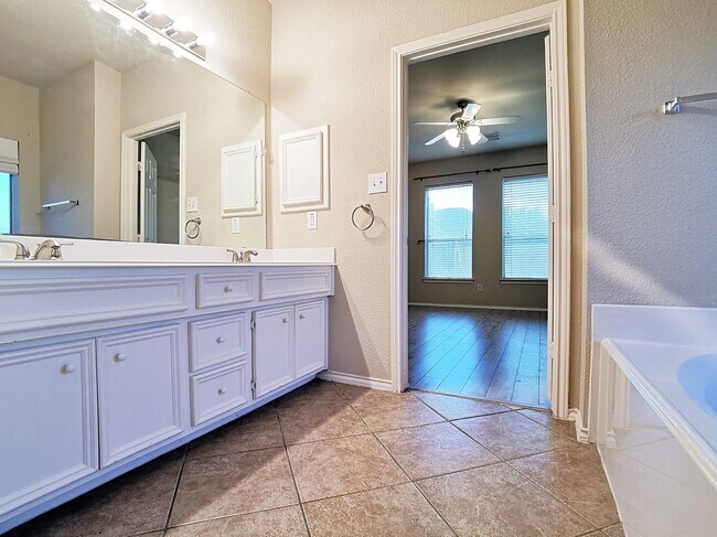 Building Photo - 3527 Hera Dr