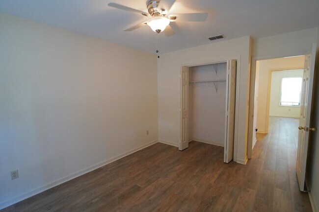 Building Photo - 2605 Yarmouth Ln
