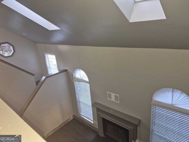 Building Photo - 1020 Hampton Hill Ct
