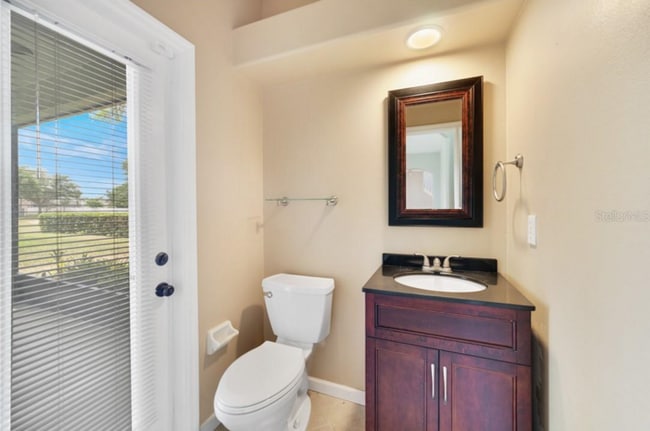 Building Photo - Stunning 5/2.5 Spacious Home with a 3 Car ...