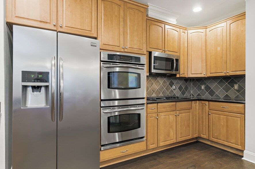 Building Photo - 10421 Rosegate Ct