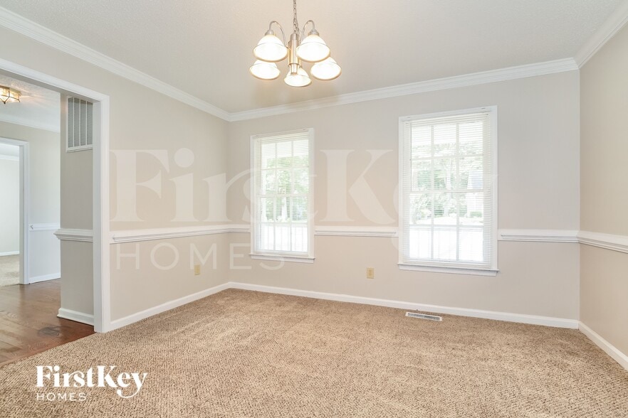 Building Photo - 5017 Windermere Dr