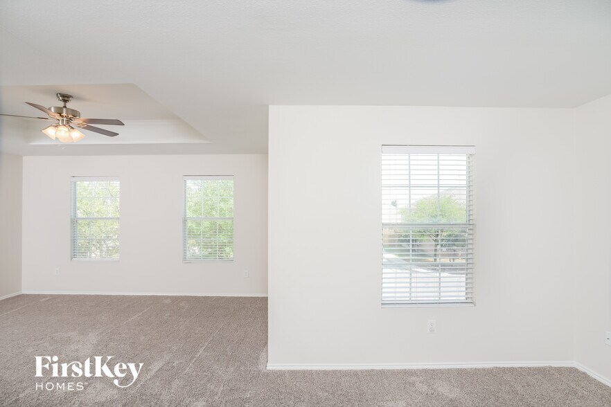 Building Photo - 8503 Silver Willow