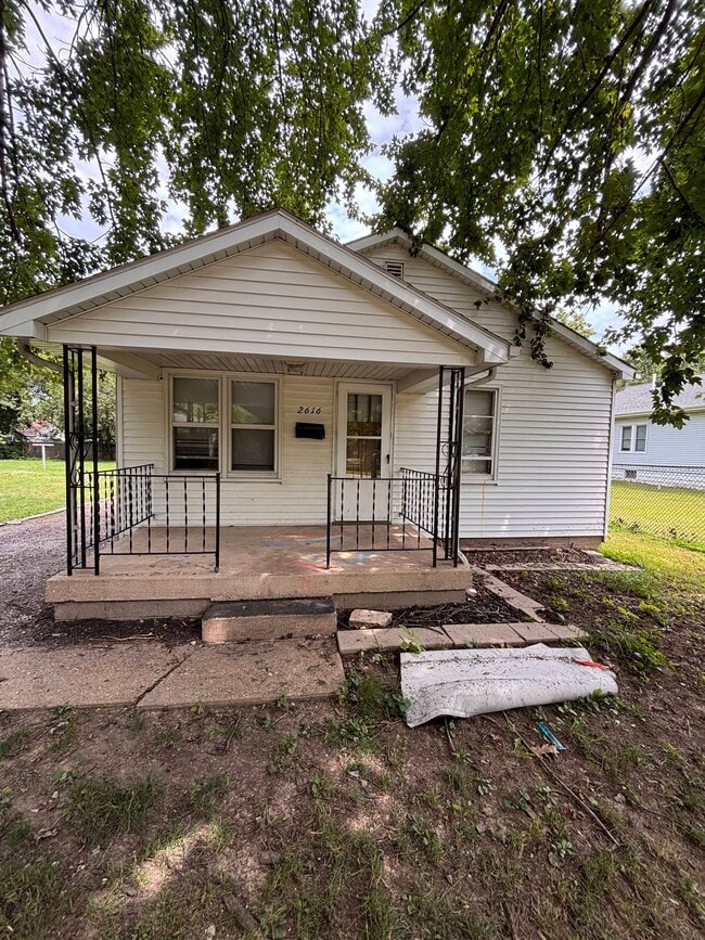 Building Photo - 2616 E Logan St