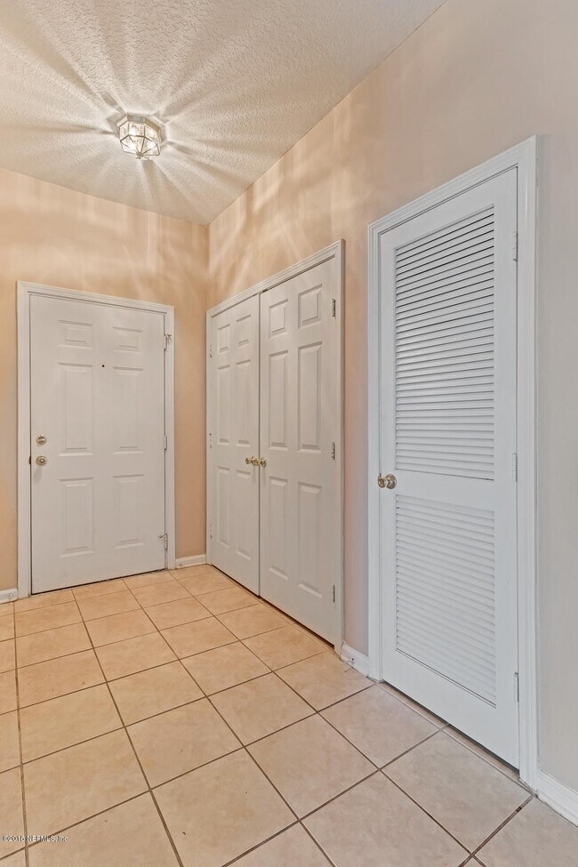 Building Photo - 7990 Baymeadows Cir E