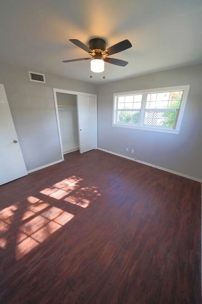 Building Photo - 323 Stockton Dr