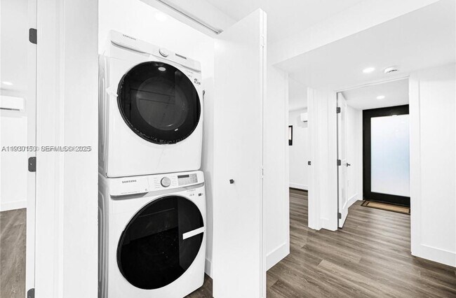 Building Photo - 1805 SW 4th St