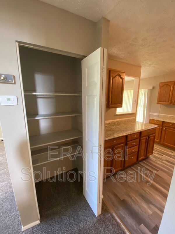 Building Photo - 2562 Bracebridge Dr