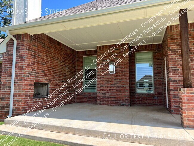 Building Photo - 8800 Stark St
