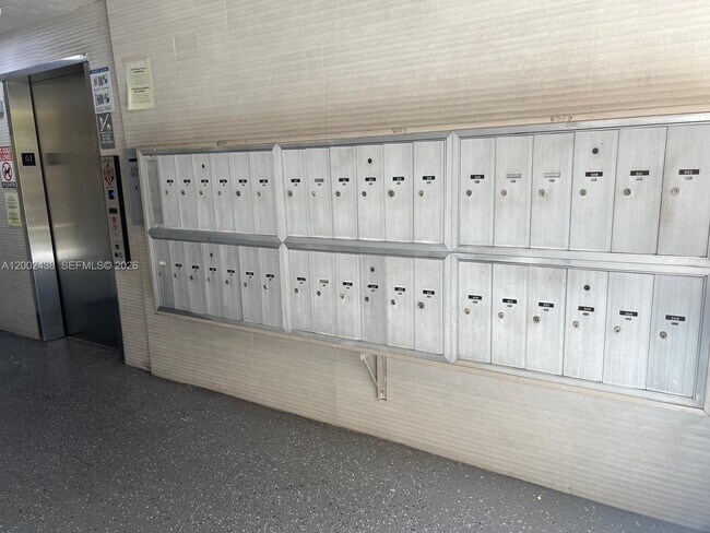 Building Photo - 8333 Lake Dr