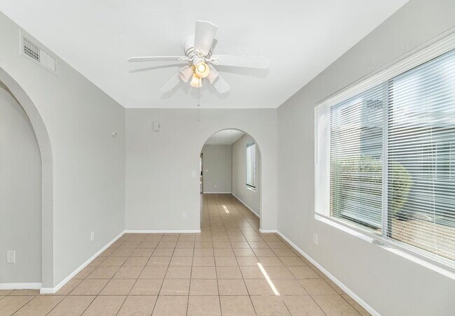 Building Photo - UPDATED PHOENIX RENTAL – 3 BED, 2 BATH NEA...