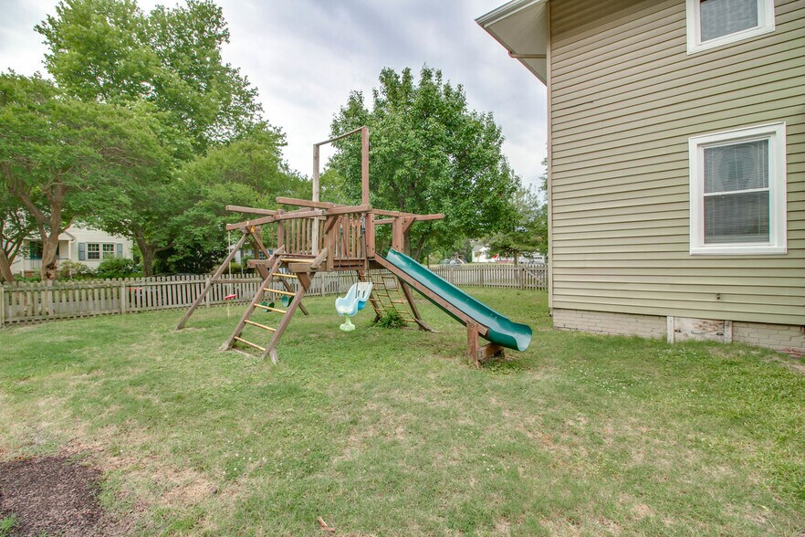 Building Photo - 5800 Hampton Blvd
