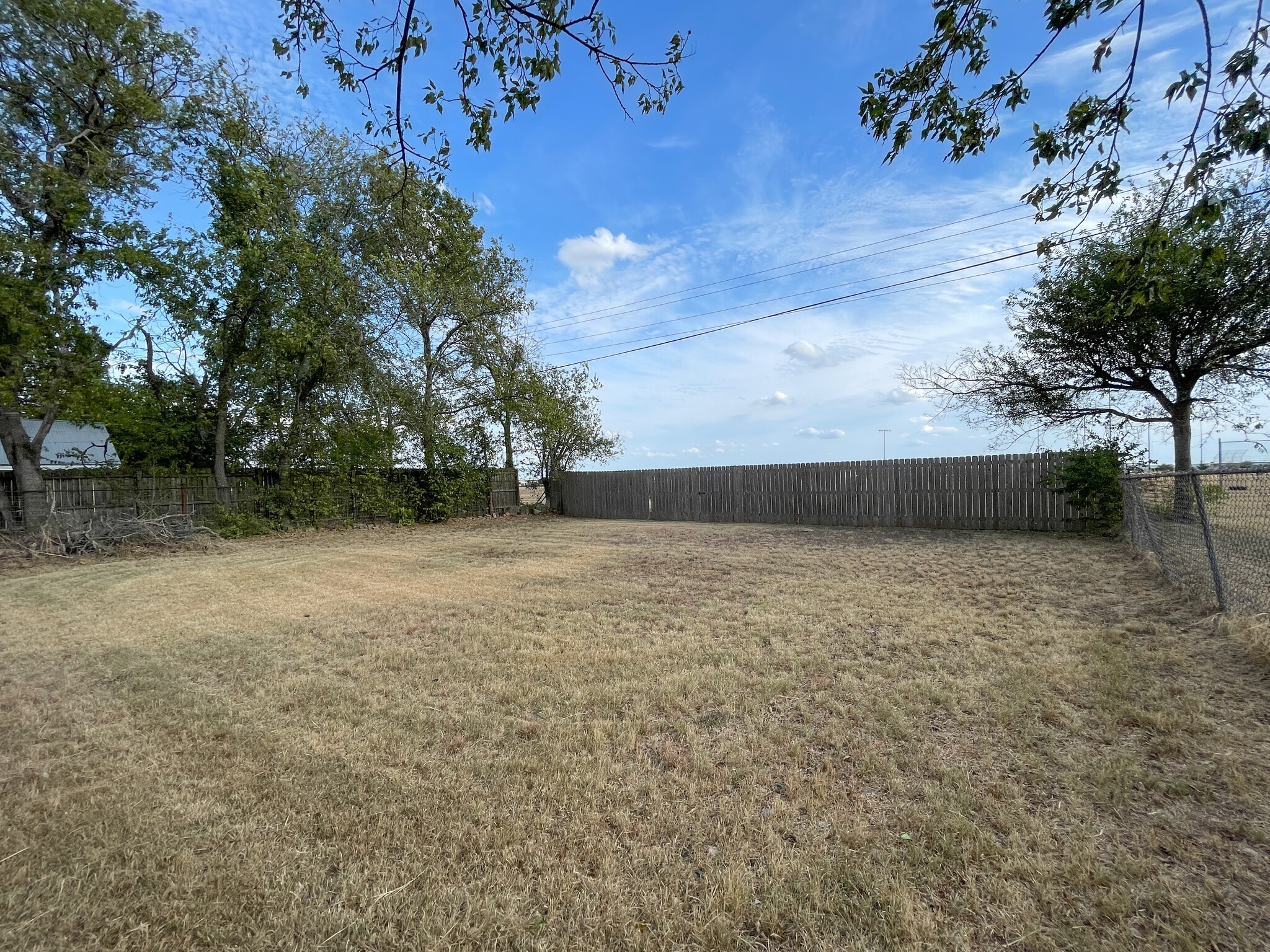 Building Photo - 1306 W 11th St