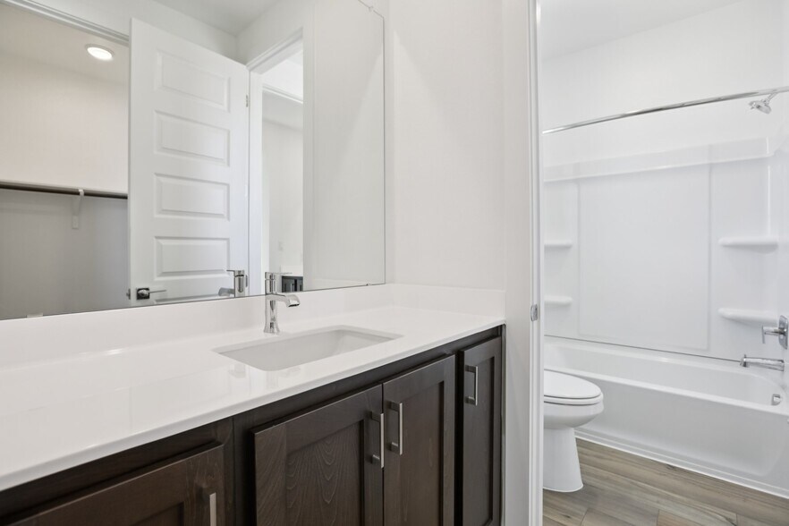 Building Photo - 1104 Yaupon Holly Dr