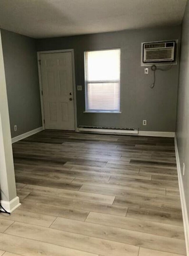 Interior Photo - 211 N Central