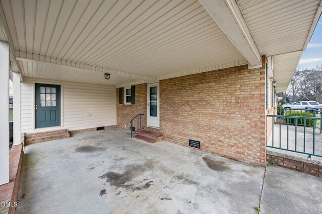 Building Photo - 131 Fairview Village Rd