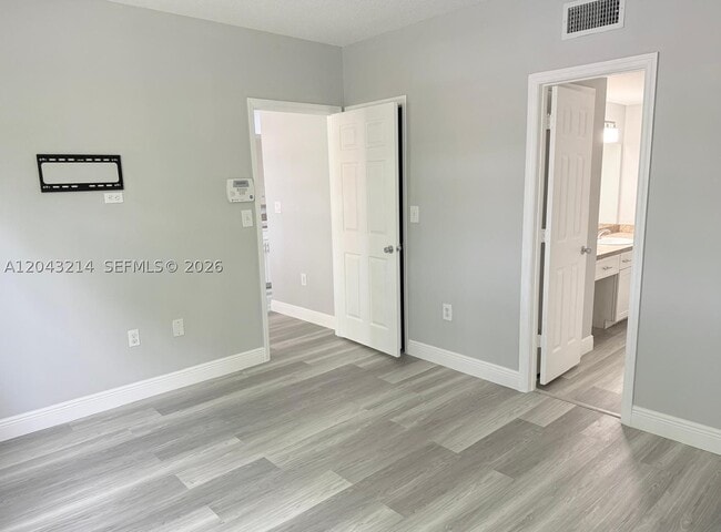 Building Photo - 100 SW 117th Terrace