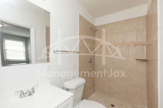 Building Photo - 2325 Westbrook Cir N