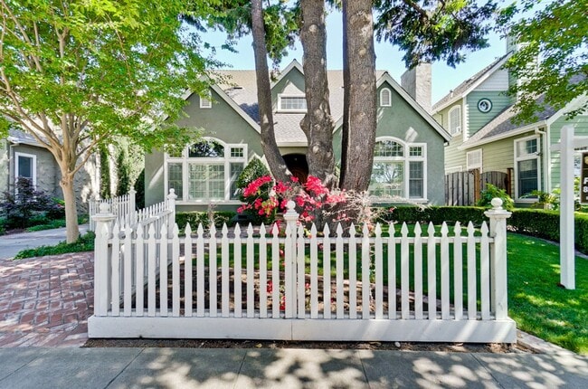 Building Photo - Stunning two-story spacious home on tranquil tree-lined street.