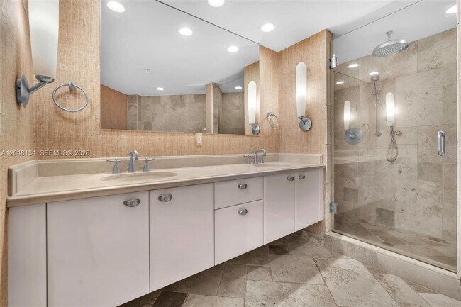 Building Photo - 333 Las Olas Way
