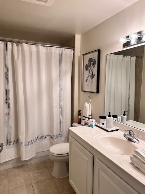Full-sized tub and shower - 350 G St SW