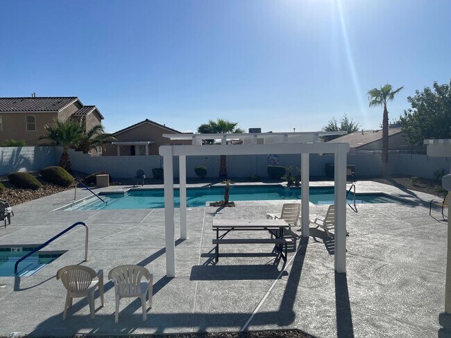 Building Photo - Great single story 3 bedroom house for rent!