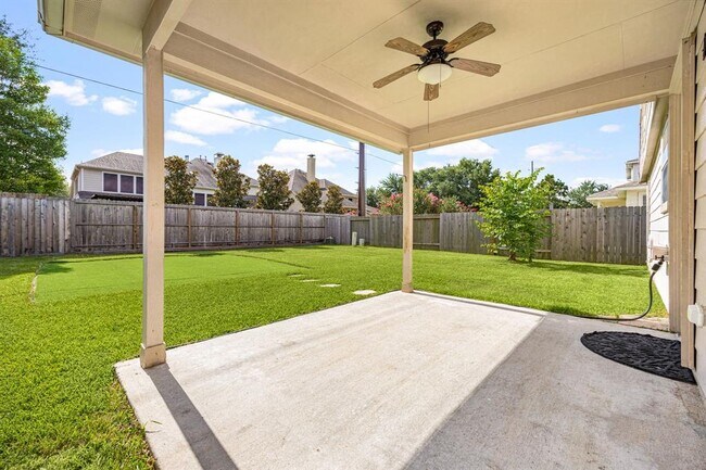 Building Photo - 6403 Applewood Forest Dr