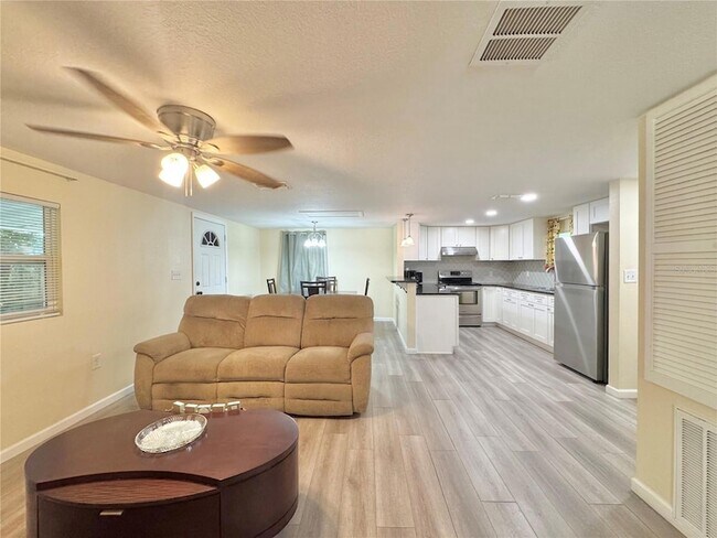 Building Photo - 126 Flamingo Dr