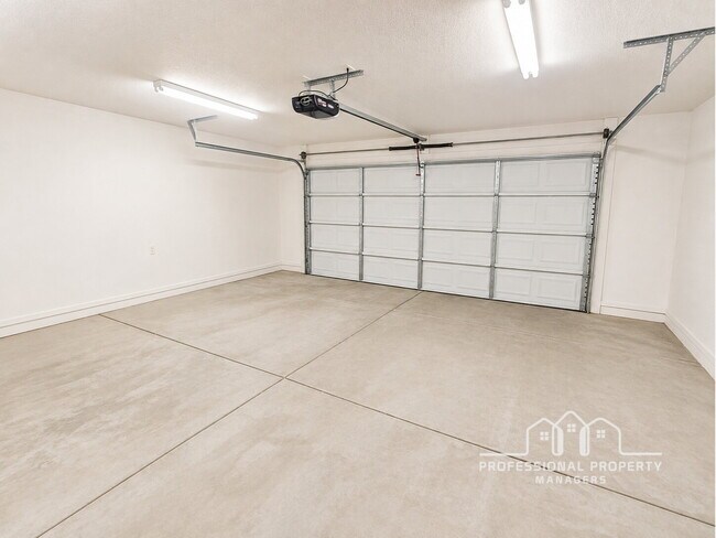 Building Photo - 3-bedroom, 2-bathroom home in Yuma Meadows