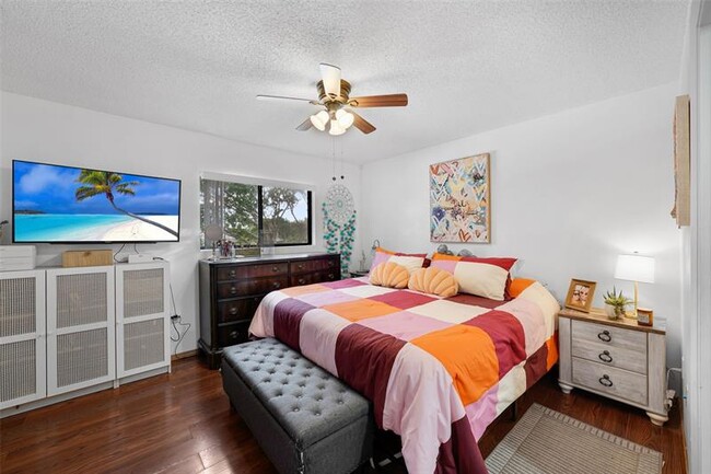 Building Photo - 9468 S Palm Dr