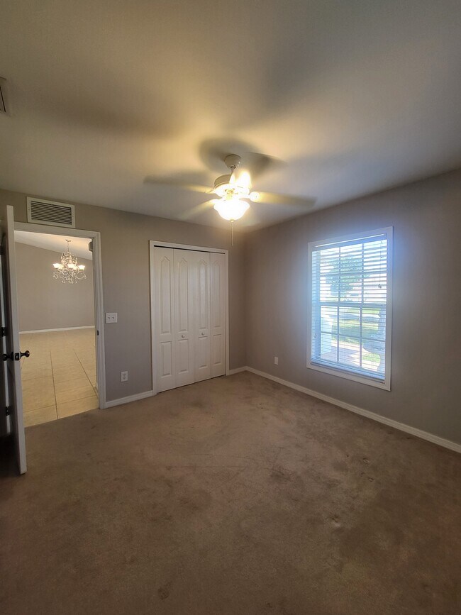 Building Photo - 1008 NW 12th Terrace