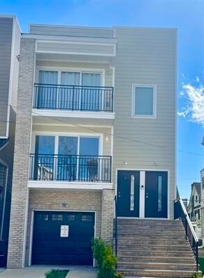 Building Photo - 188 Custer Ave