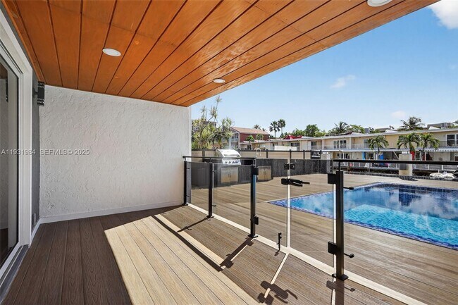 Building Photo - 3830 NE 171 St