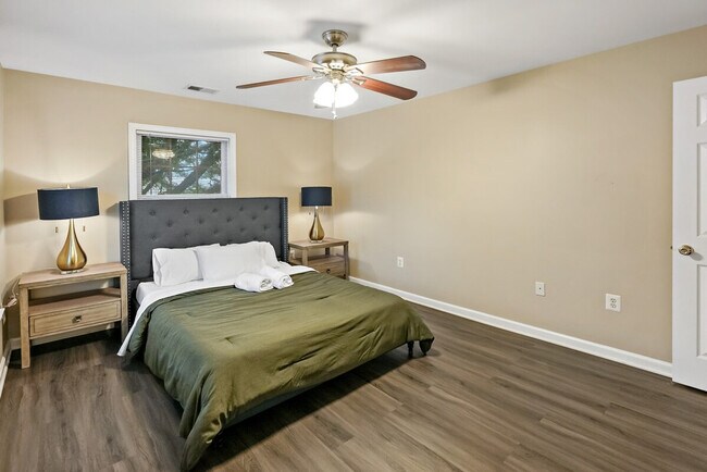 Building Photo - 9 S Walter Reed Dr