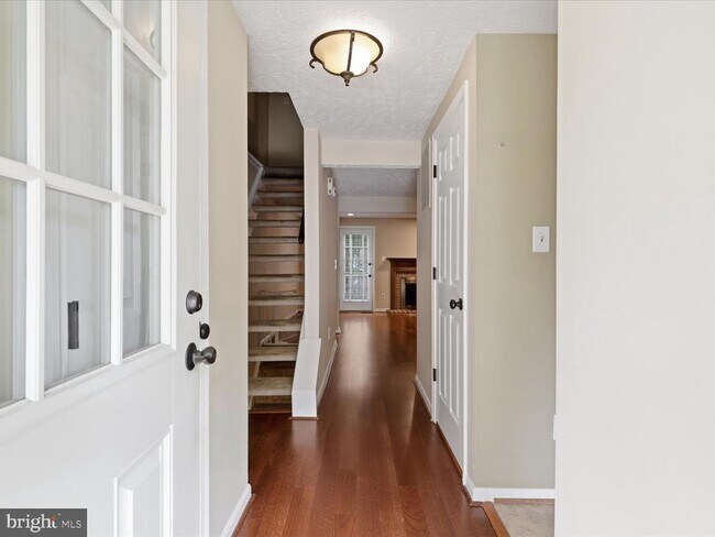 Building Photo - 1563 Autumn Ridge Cir