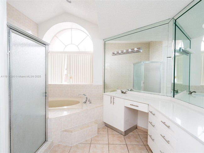 Building Photo - 10815 SW 145th Pl