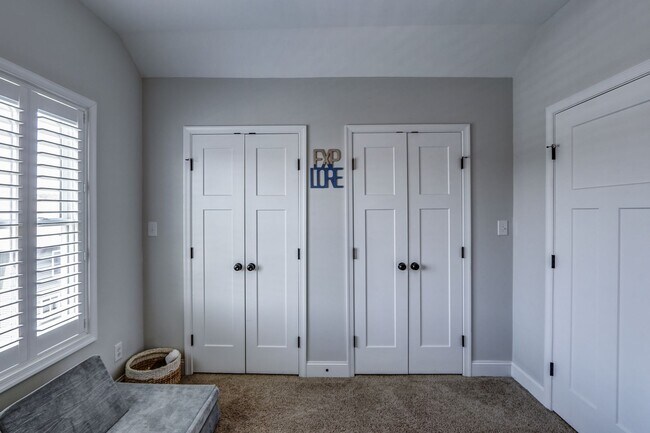 Building Photo - 105 Ridgeline Ln