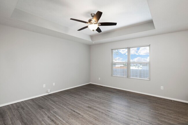 Building Photo - 4 Bedroom Home in Republic with fence!