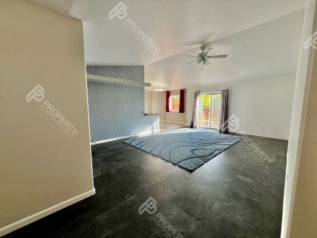 Building Photo - 358 Grullo Ln